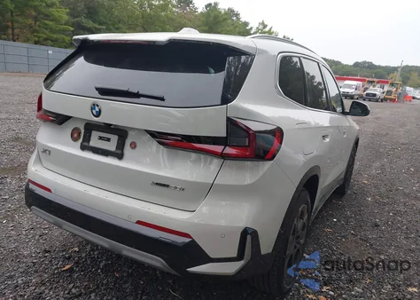 2025 BMW X1 xDrive28I z USA, uszkodzony, nr VIN WBX73EF05S5338285